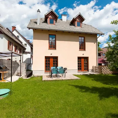 アパート Thirsty River