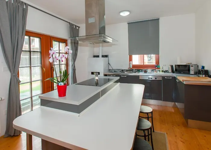 דירה Thirsty River